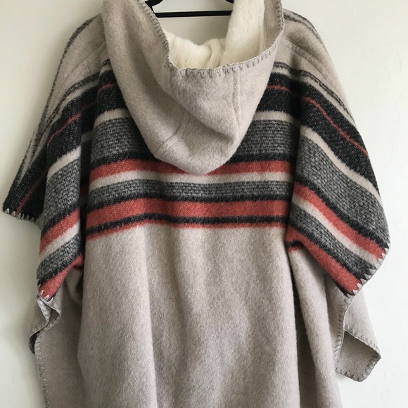 A+F poncho lined with faux fur - Picture 4 of 5